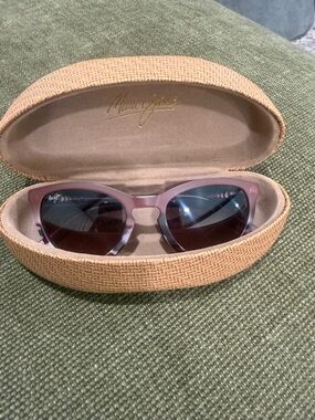 Maui Jim Mauve Cat-Eye Sunglasses with Dark Lenses